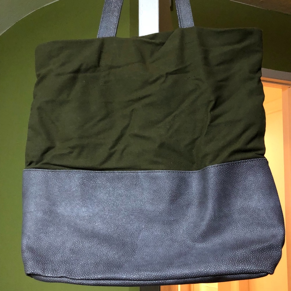 Saks Fifth Avenue green/silver color block.